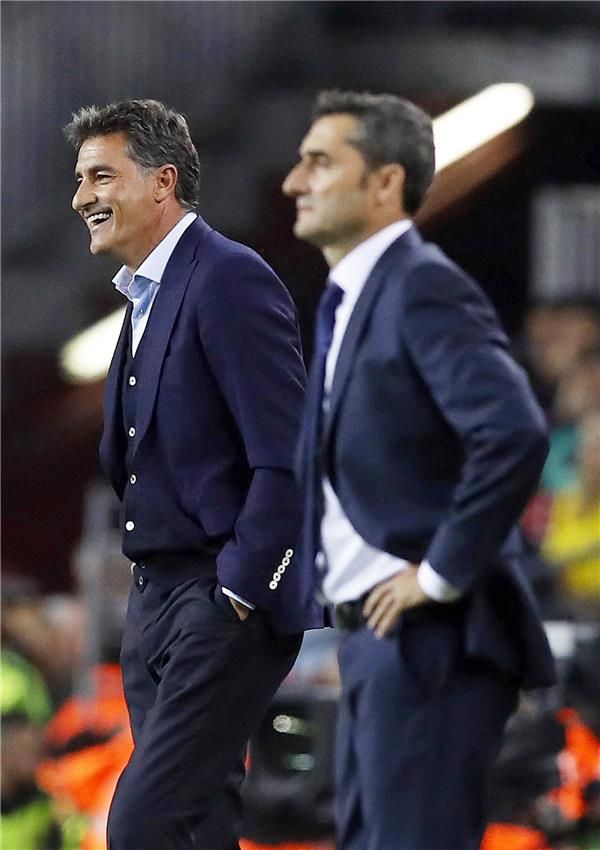 ميتشيل إلى جانب فالفيردي خلال المباراة