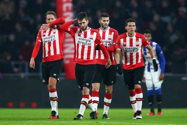 لاعبو أيندهوفن