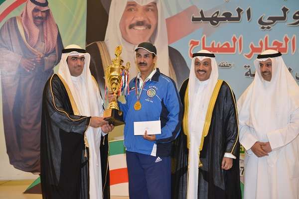 من تتويج الفائزين