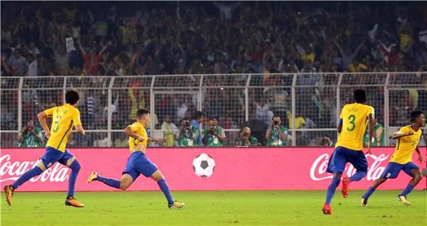فرحة لاعبي البرازيل بالهدف