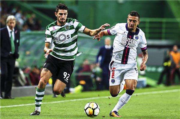 من لقاء سبورتنج لشبونة وتشافيش