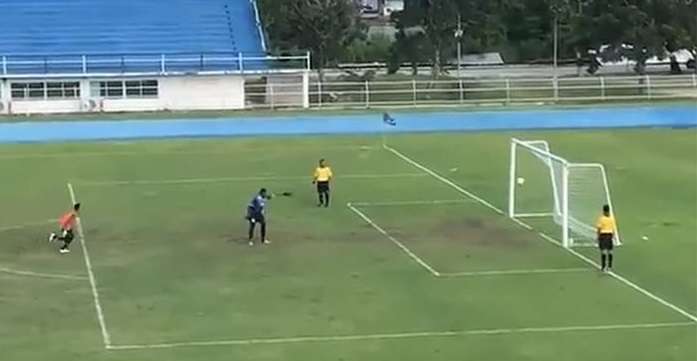 لحظة دخول الكرة للمرمى