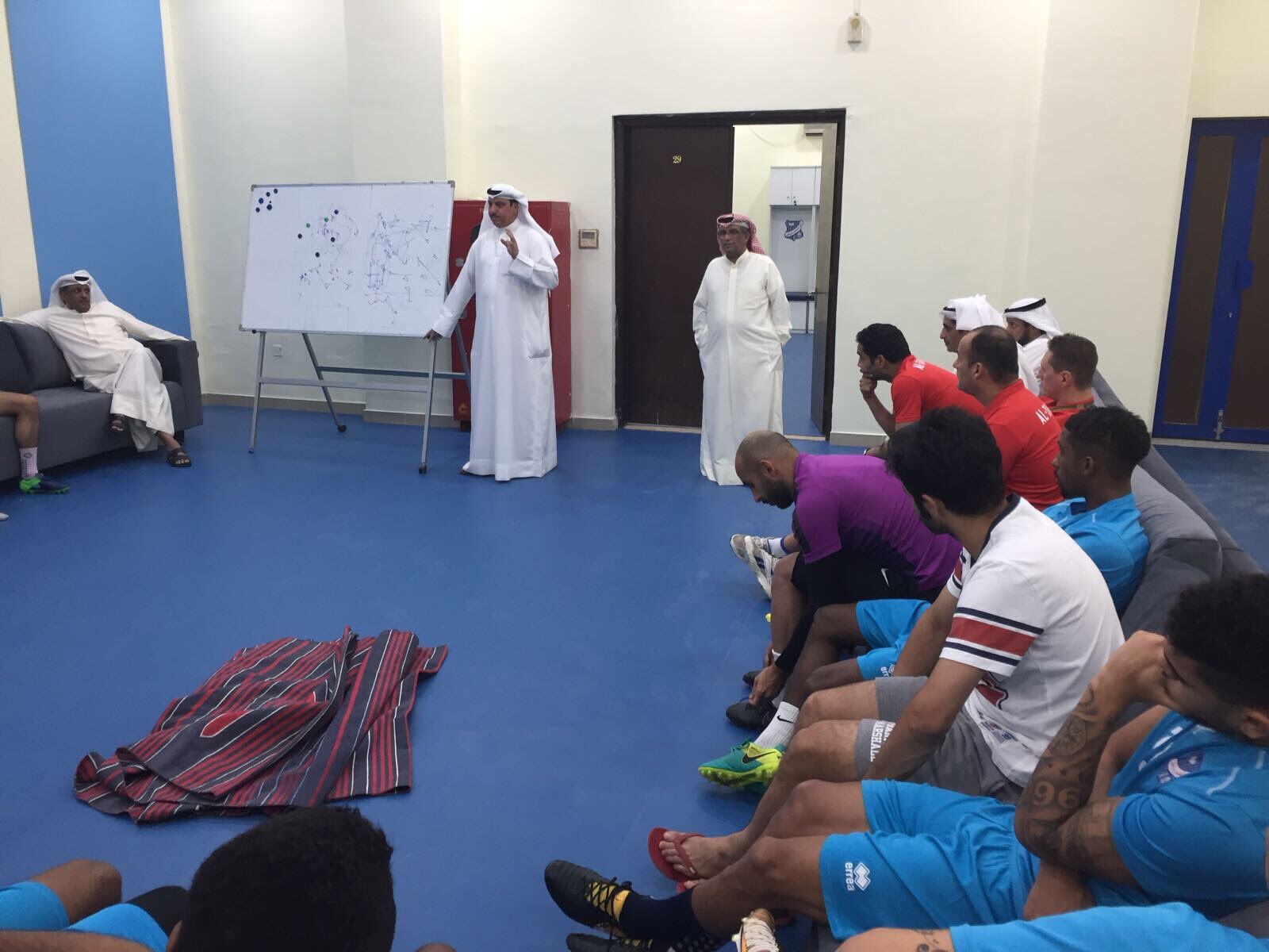 من الاجتماع باللاعبين