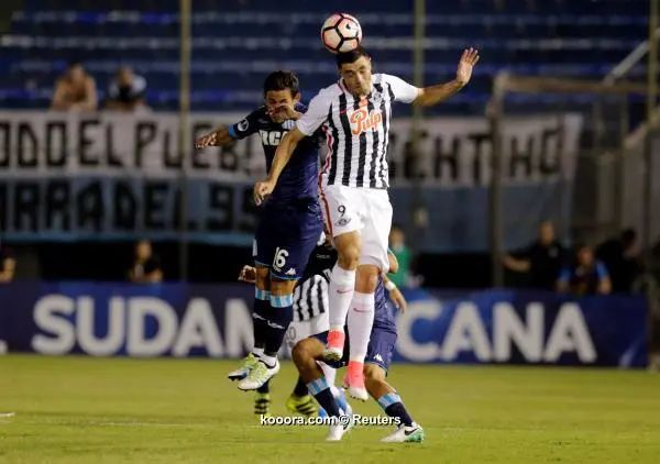 ?i=reuters%2f2017-10-25%2f2017-10-25t011020z_1865312027_rc1ffcf4dba0_rtrmadp_3_soccer-sudamericana_reuters