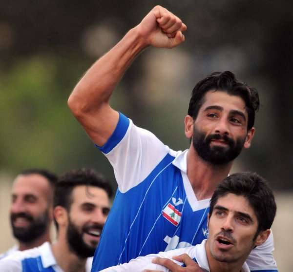 ملحم محتفلا بتسجيله في مرمى النبي شيت