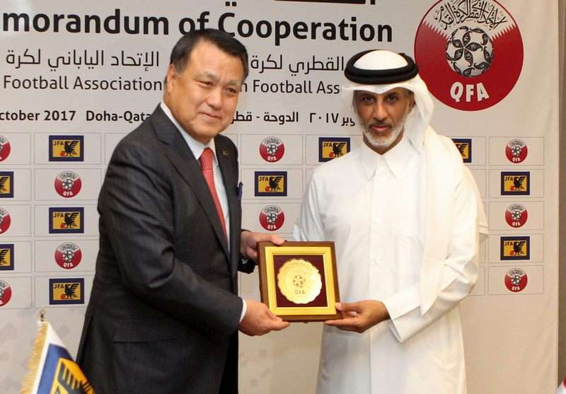 من مراسم التوقيع