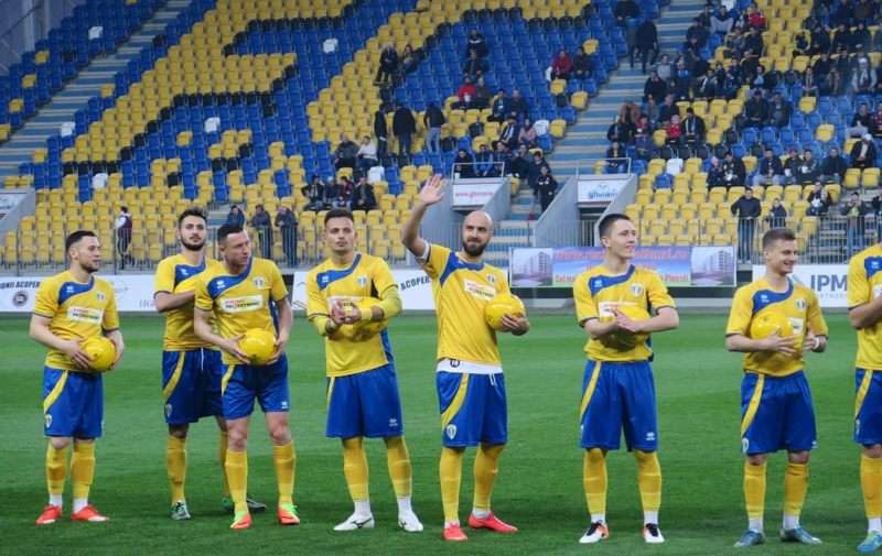 لاعبو بترولول بلويشتي