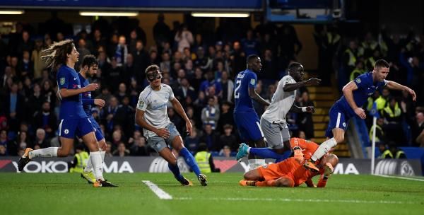 2017-10-25t204225z_1773268758_rc18db18d8b0_rtrmadp_3_soccer-england-che-eve_reuters
