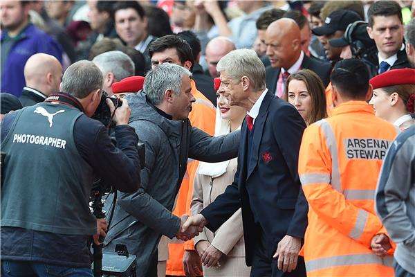 نجم برشلونة يجذب اهتمام فينجر ومورينيو