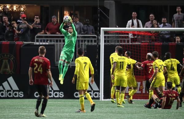 2017-10-27t002116z_1587205710_nocid_rtrmadp_3_mls-eastern-conference-knockout-round-columbus-crew-at-atlanta-united-fc_reuters