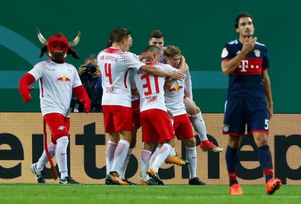 جانب من مباراة الفريقين في كأس ألمانيا