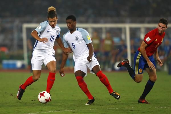 جانب من لقاء إنجلترا وإسبانيا