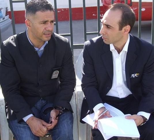 مراقب المباراة الايراني اوميد جمالي ومدير فريق شباب الاردن اسامة طلال