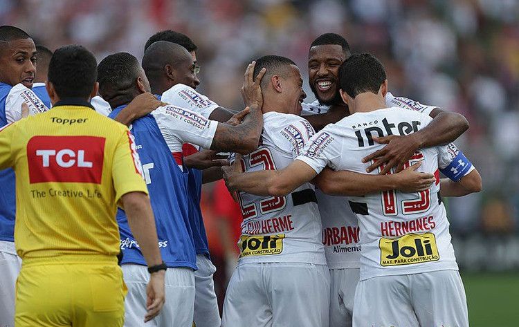 فرحة لاعبي ساو باولو