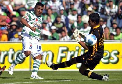 من لقاء سانتوس لاجونا و تيكوس