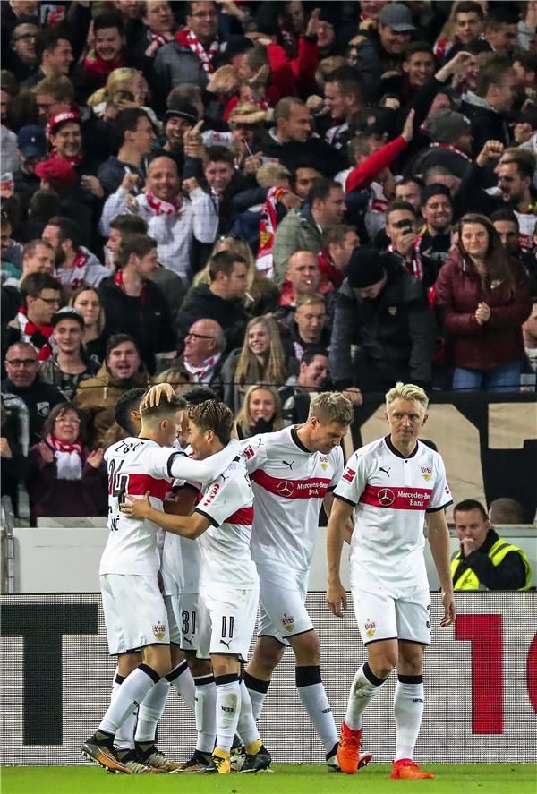 فرحة لاعبي شتوتجارت 