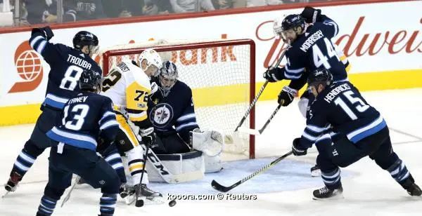 ?i=reuters%2f2017-10-30%2f2017-10-30t021035z_1251158881_nocid_rtrmadp_3_nhl-pittsburgh-penguins-at-winnipeg-jets_reuters