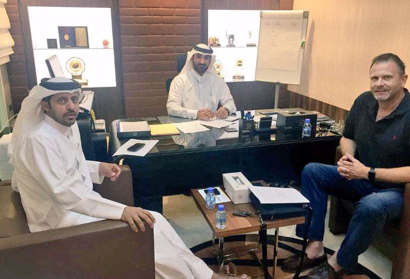 رئيس اتحاد كرة السلة مع مدرب قطر الجديد