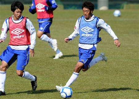 المهاجم الشاب شوكي هيراي في تدريب الأمس