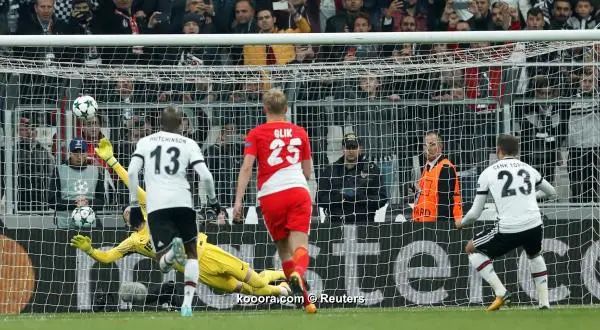 ?i=reuters%2f2017-11-01%2f2017-11-01t181839z_1488257335_rc16ec38e9b0_rtrmadp_3_soccer-champions-bes-amo_reuters