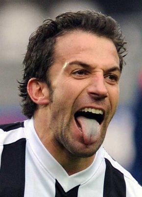 نجم وعميد يوفنتوس اليساندرو ديل بييرو