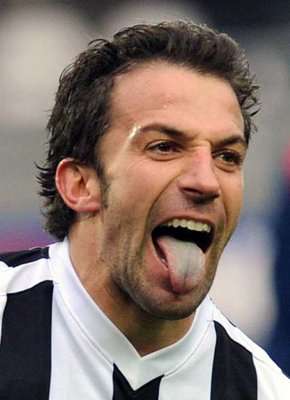 نجم وعميد يوفنتوس اليساندرو ديل بييرو