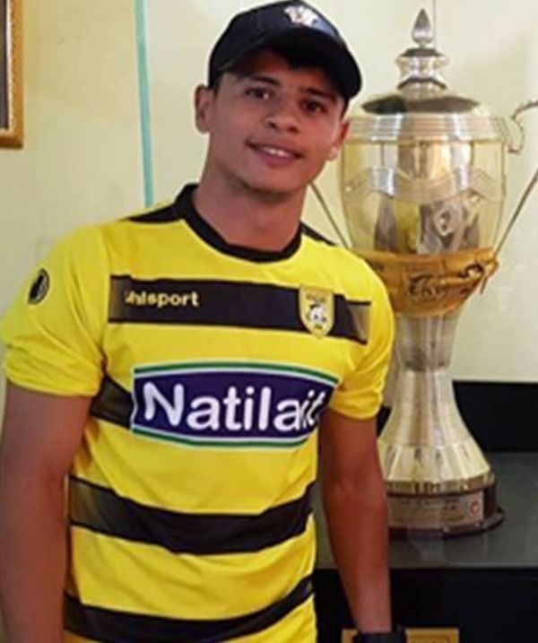 حسام الحباسي بزي فريقه الجديد النادي البنزرتي 