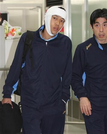 كينغو ناكامورا بعد وصوله لليابان قادماً من كوريا الجنوبية