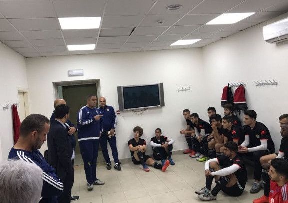 جانب من لقاء صوبر ومالوش مع اللاعبين