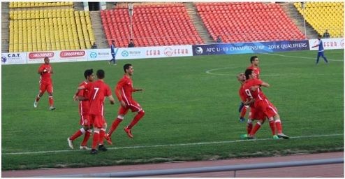 فرحة اللاعبين بعد الهدف الأول