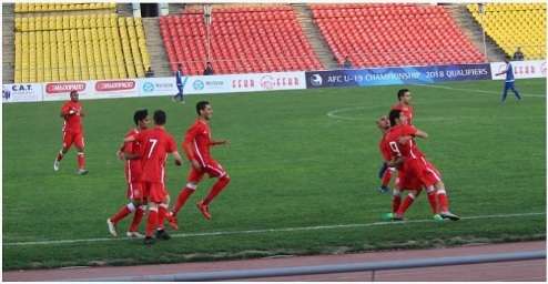 فرحة اللاعبين بعد الهدف الأول