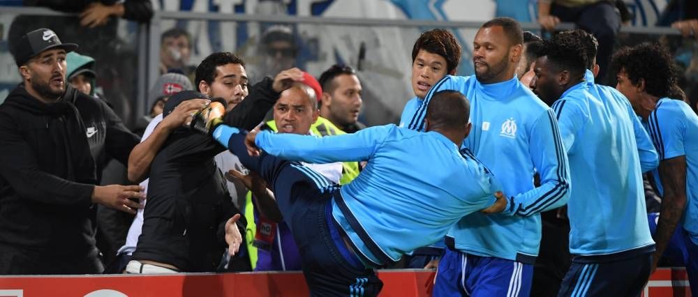 إيفرا يركل مشجعًا 