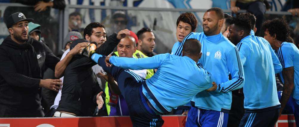 إيفرا يركل مشجعًا 