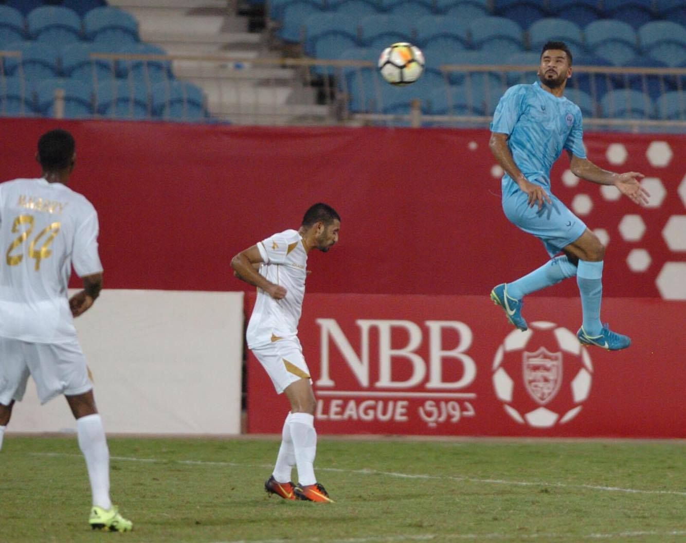 جانب من لقاء الذهاب بين الرفاع ومدينة عيسى