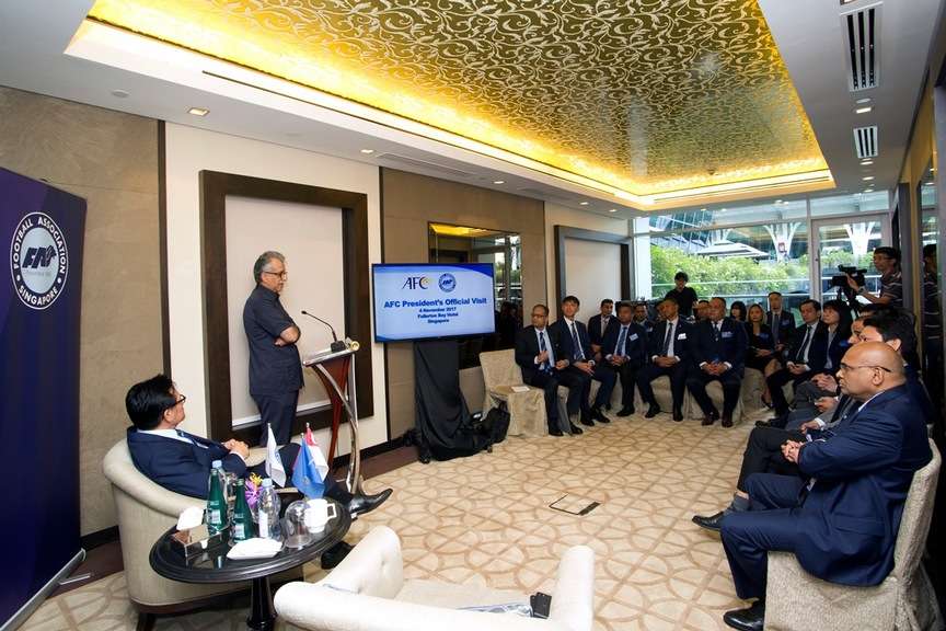 الشيخ سلمان يتحدث لأعضاء الاتحاد السنغافوري