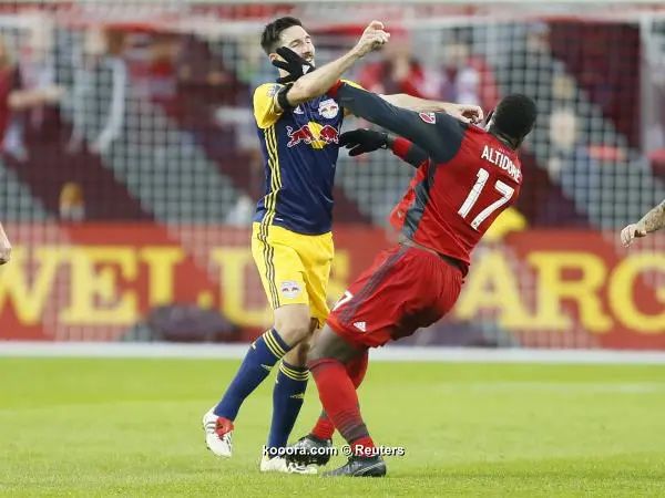 ?i=reuters%2f2017-11-06%2f2017-11-06t035039z_970552078_nocid_rtrmadp_3_mls-eastern-conference-semifinal-new-york-red-bulls-at-toronto-fc_reuters
