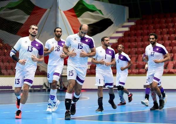 لاعبو فريق العين للطائرة