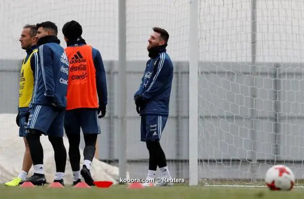 ?i=reuters%2f2017-11-07%2f2017-11-07t095626z_1285174569_rc111d0a0bb0_rtrmadp_3_soccer-friendly-rus-arg-training_reuters