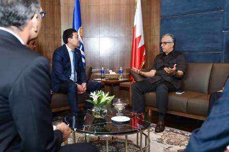 جانب من الاجتماع مع رئيس الاتحاد الأوزبكي