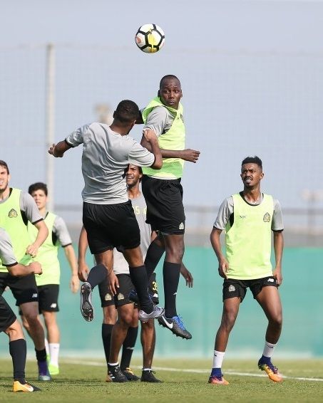 جانب من التدريبات الصباحية للنصر