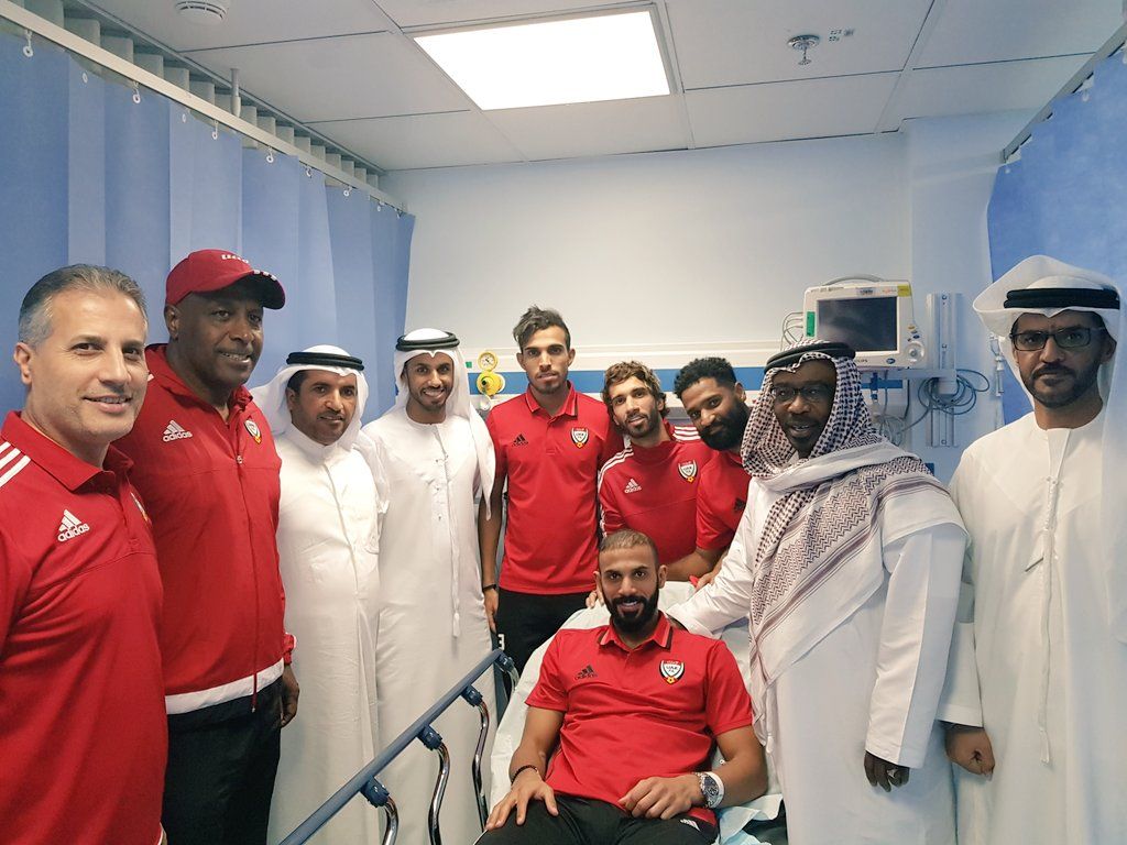 محمد مرزوق مع مسؤولي الاتحاد واللاعبين