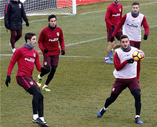 فرساليكو مع لاعبي فريقه