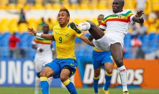 لقطة من مباراة سابقة بين الفريقين