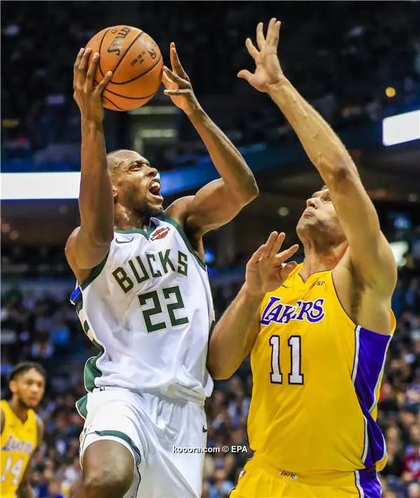 ?i=epa%2fbasketball%2f2017-11%2f2017-11-12-06323605_epa
