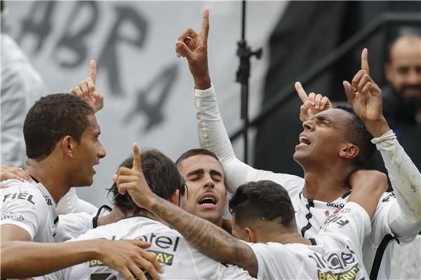 فرحة لاعبي كورينثيانز 