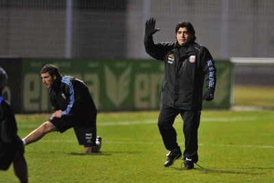 مارادونا أثناء تدريبات المنتخب في ميونخ