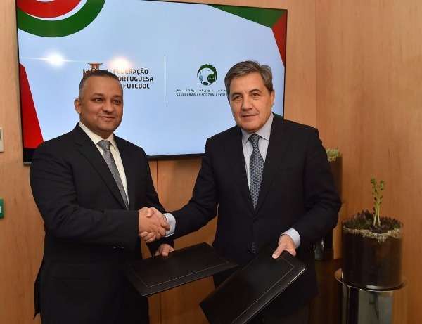 جانب من توقيع الاتفاقية