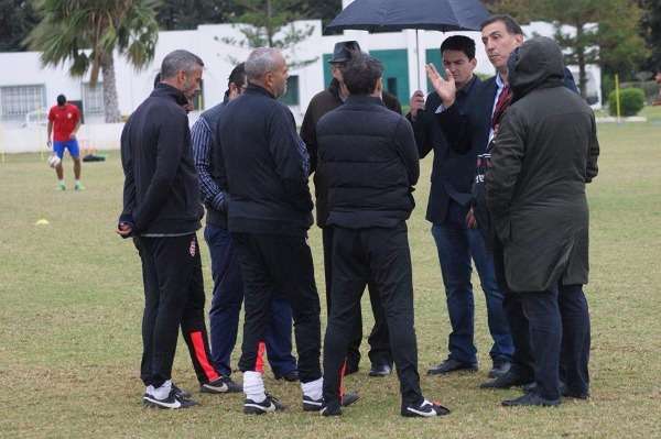 جانب من لقاء الهيئة التسييرية للإفريقي مع سيموني