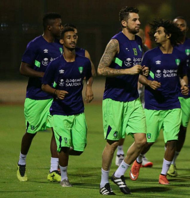 جانب من تدريبات نادي الأهلي