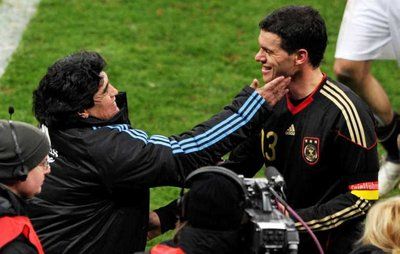 مارادونا وبالاك قائد المانيا